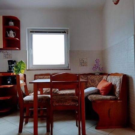 Apartmani Nikolina Ražanac Eksteriør bilde