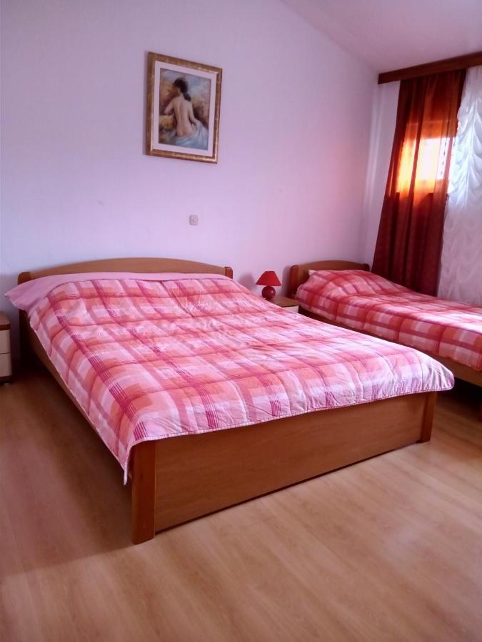 Apartmani Nikolina Ražanac Eksteriør bilde
