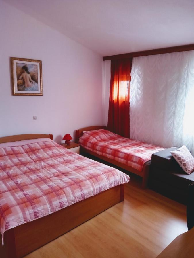 Apartmani Nikolina Ražanac Eksteriør bilde
